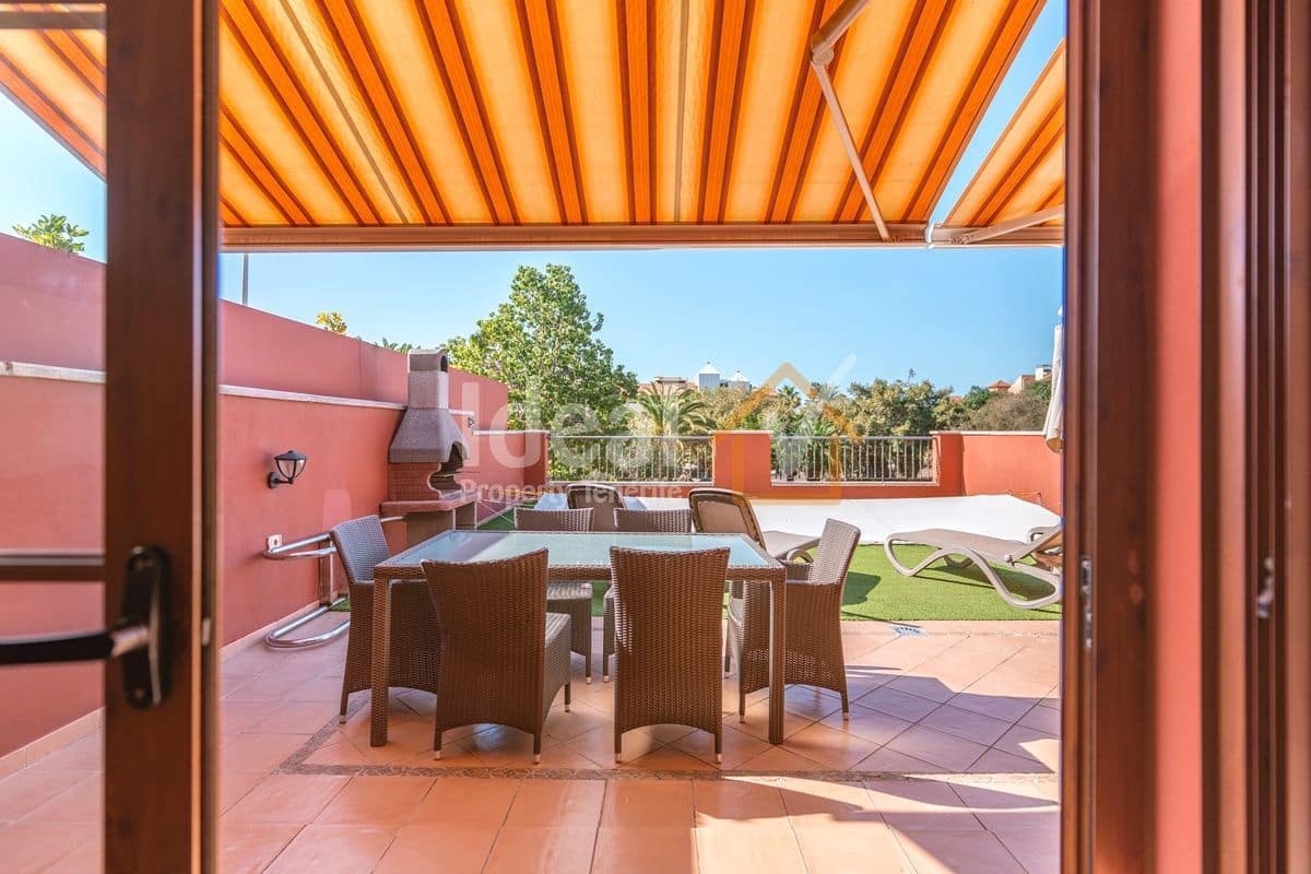 3 soveværelse Byhus til salg i Costa Adeje med swimmingpool garage - € 1.280.000 (Ref: 9451604)