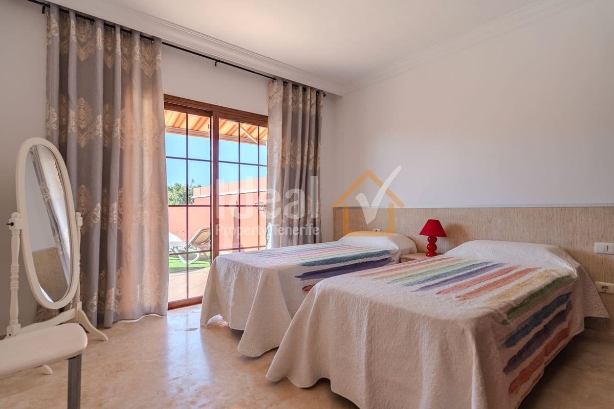 3 soveværelse Byhus til salg i Costa Adeje med swimmingpool garage - € 1.280.000 (Ref: 9451604)