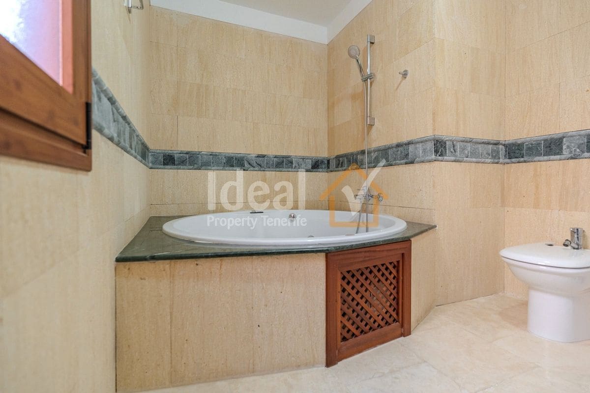 3 soveværelse Byhus til salg i Costa Adeje med swimmingpool garage - € 1.280.000 (Ref: 9451604)