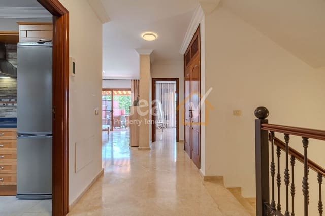 Casa de 3 habitaciones en Costa Adeje, Adeje en venta con piscina garaje - 1.280.000 € (Ref: 9451604)
