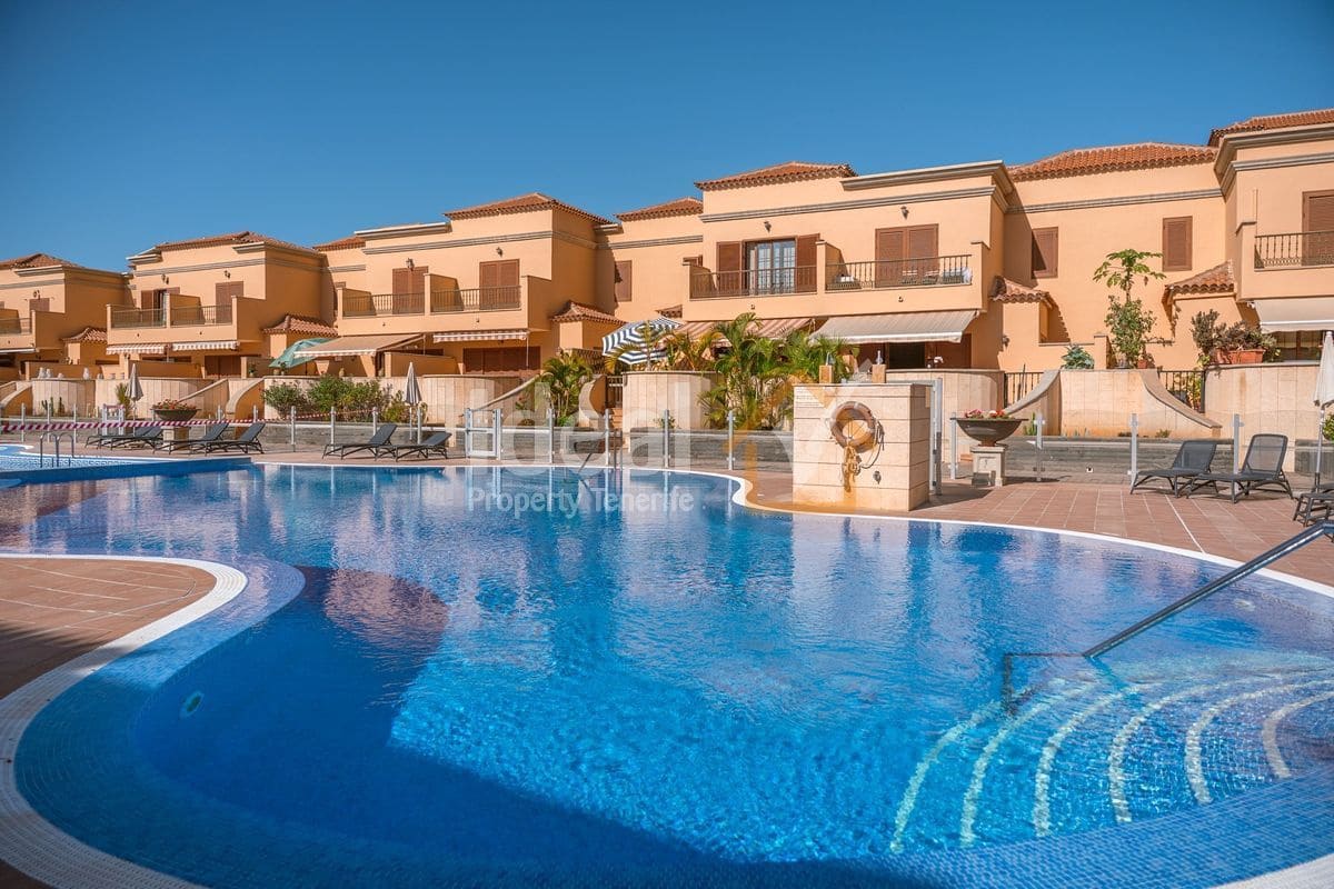 3 soveværelse Byhus til salg i Costa Adeje med swimmingpool garage - € 1.280.000 (Ref: 9451604)