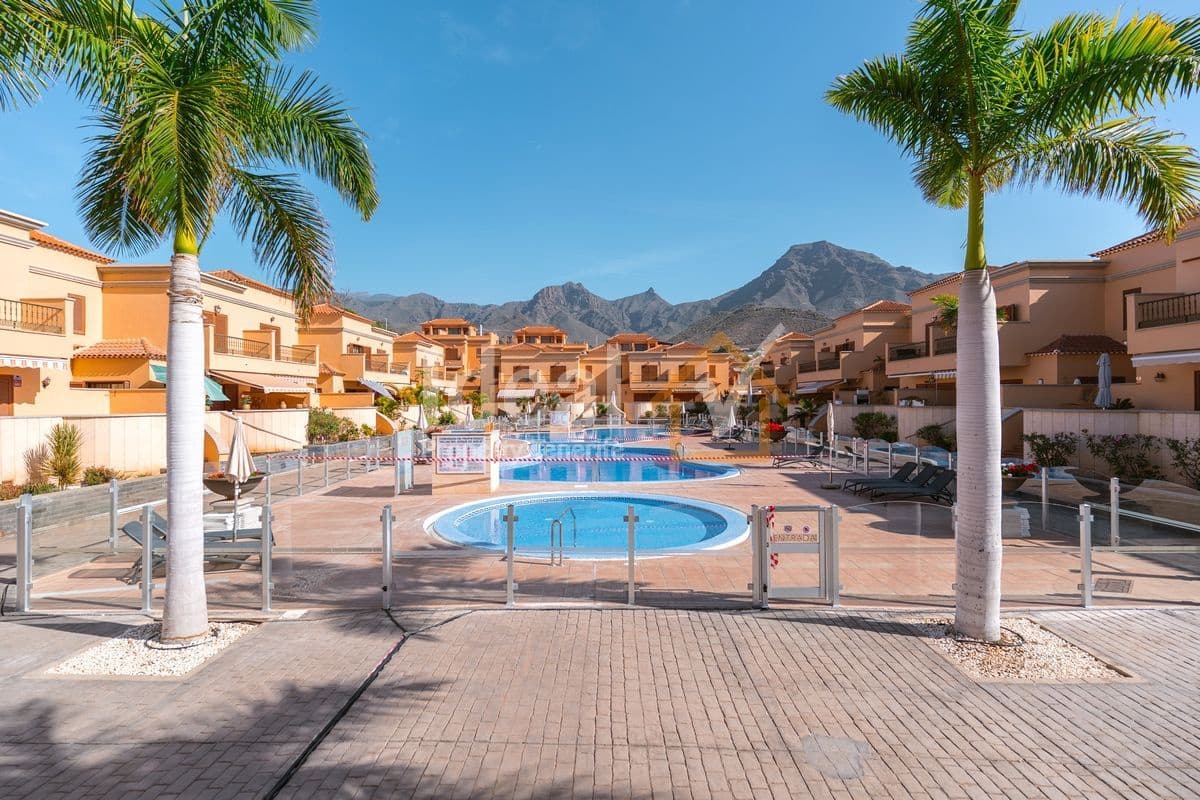 3 soveværelse Byhus til salg i Costa Adeje med swimmingpool garage - € 1.280.000 (Ref: 9451604)