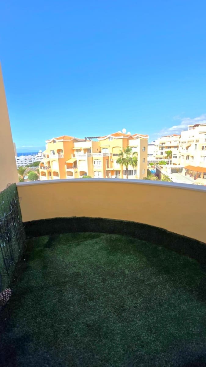 2 bedroom Townhouse for sale in Los Cristianos with pool - € 415,000 (Ref: 9475909)