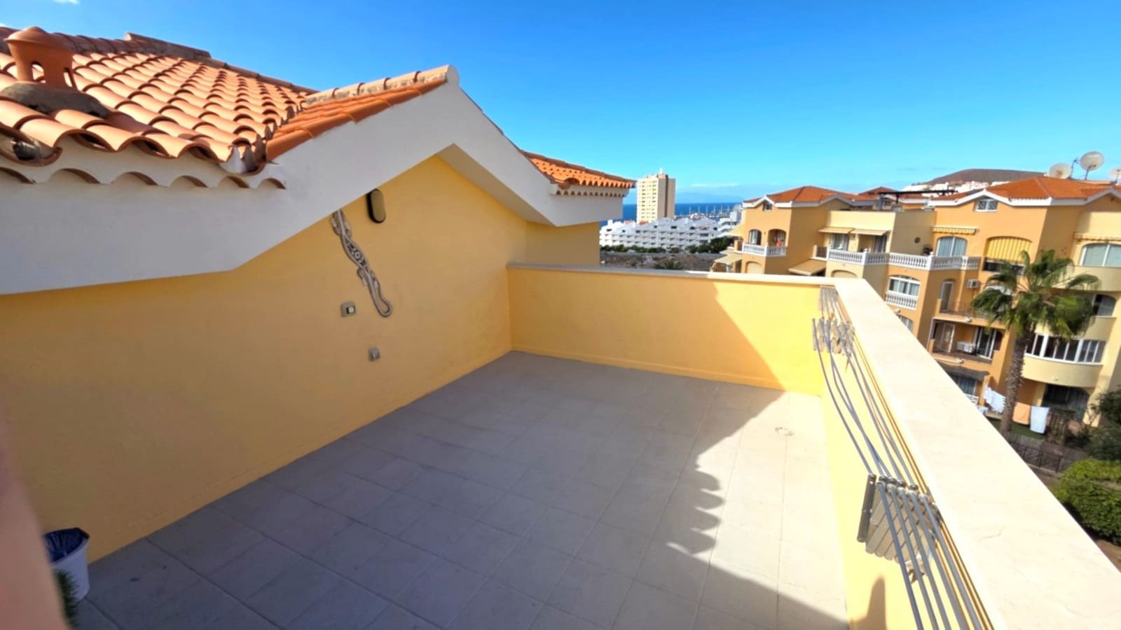 2 bedroom Townhouse for sale in Los Cristianos with pool - € 415,000 (Ref: 9475909)