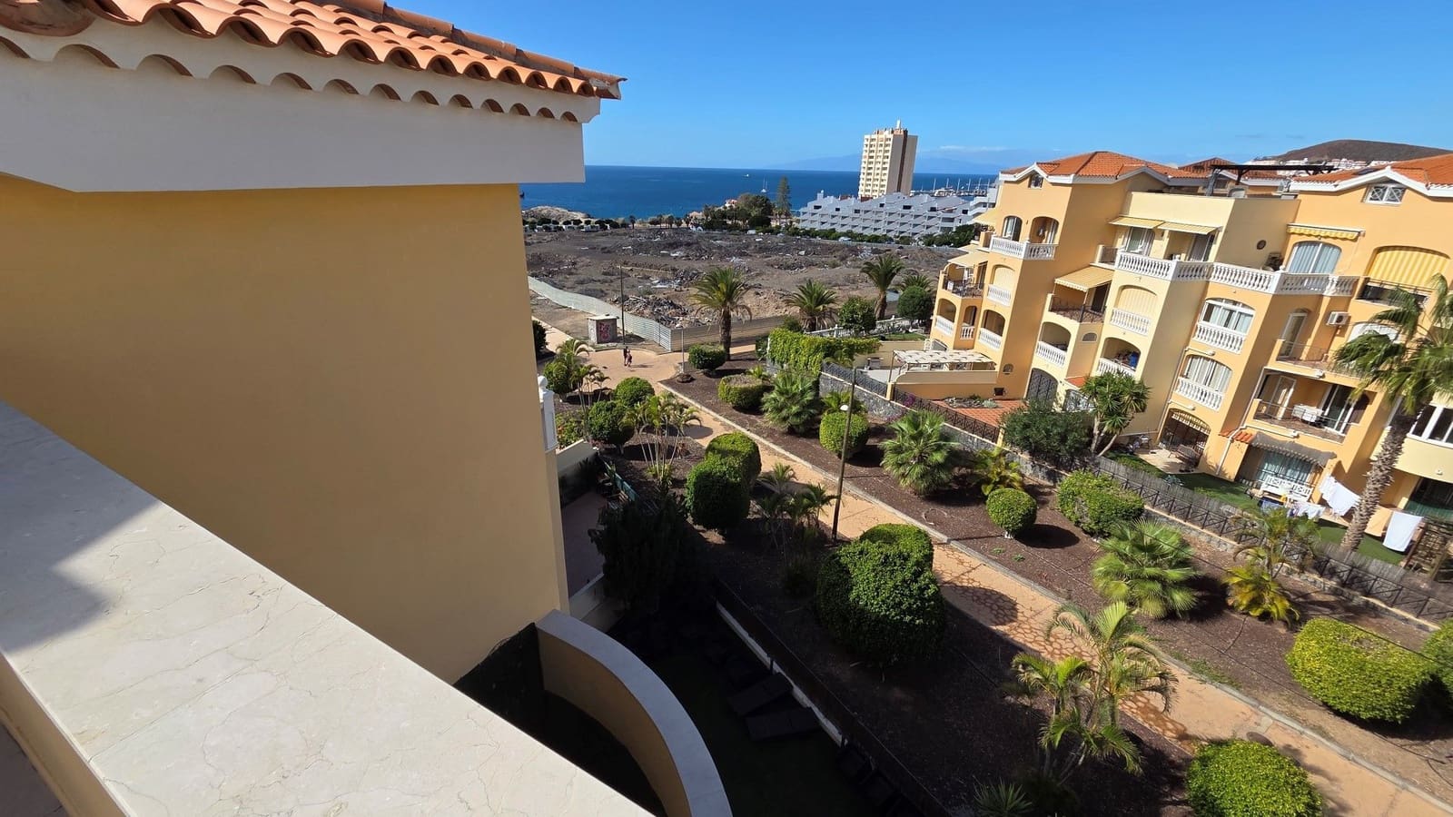2 bedroom Townhouse for sale in Los Cristianos with pool - € 415,000 (Ref: 9475909)