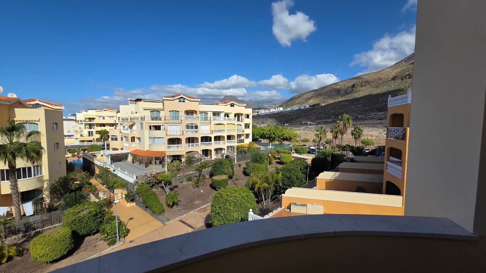 2 bedroom Townhouse for sale in Los Cristianos with pool - € 415,000 (Ref: 9475909)