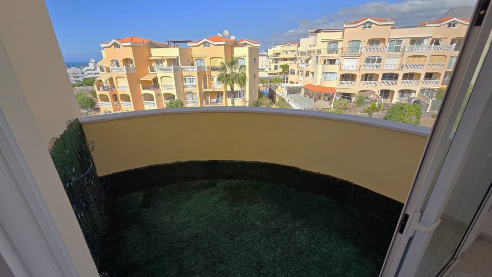 2 bedroom Townhouse for sale in Los Cristianos with pool - € 415,000 (Ref: 9475909)