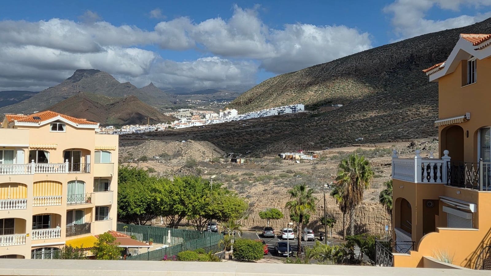 2 bedroom Townhouse for sale in Los Cristianos with pool - € 415,000 (Ref: 9475909)