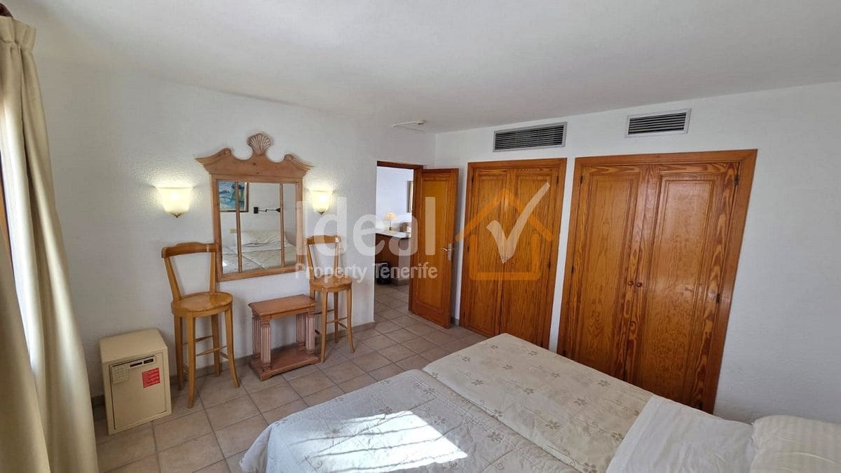 1 bedroom Apartment for sale in Los Cristianos with pool - € 189,000 (Ref: 9494275)