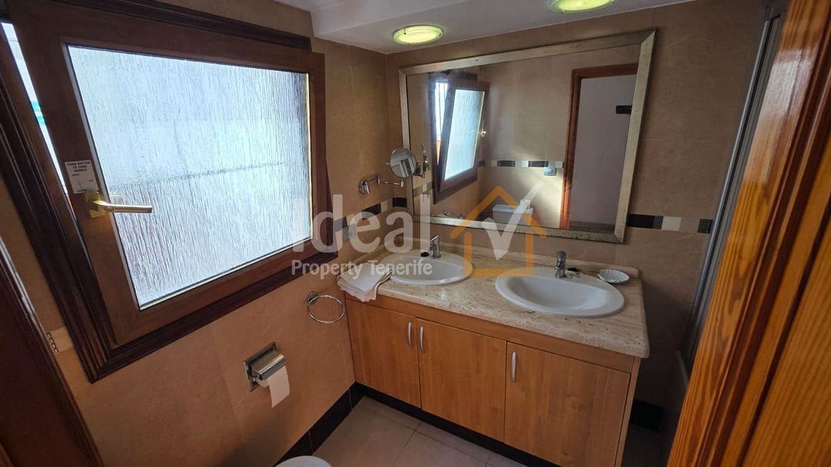 1 bedroom Apartment for sale in Los Cristianos with pool - € 189,000 (Ref: 9494275)