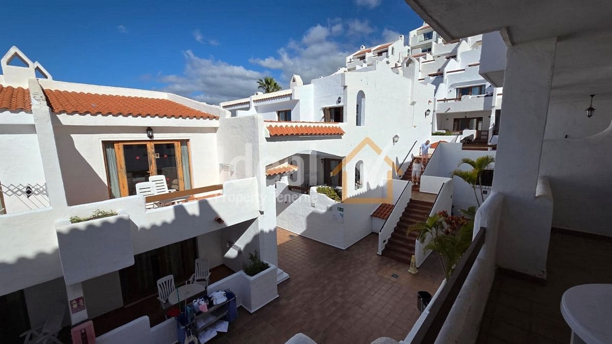 1 bedroom Apartment for sale in Los Cristianos with pool - € 189,000 (Ref: 9494275)