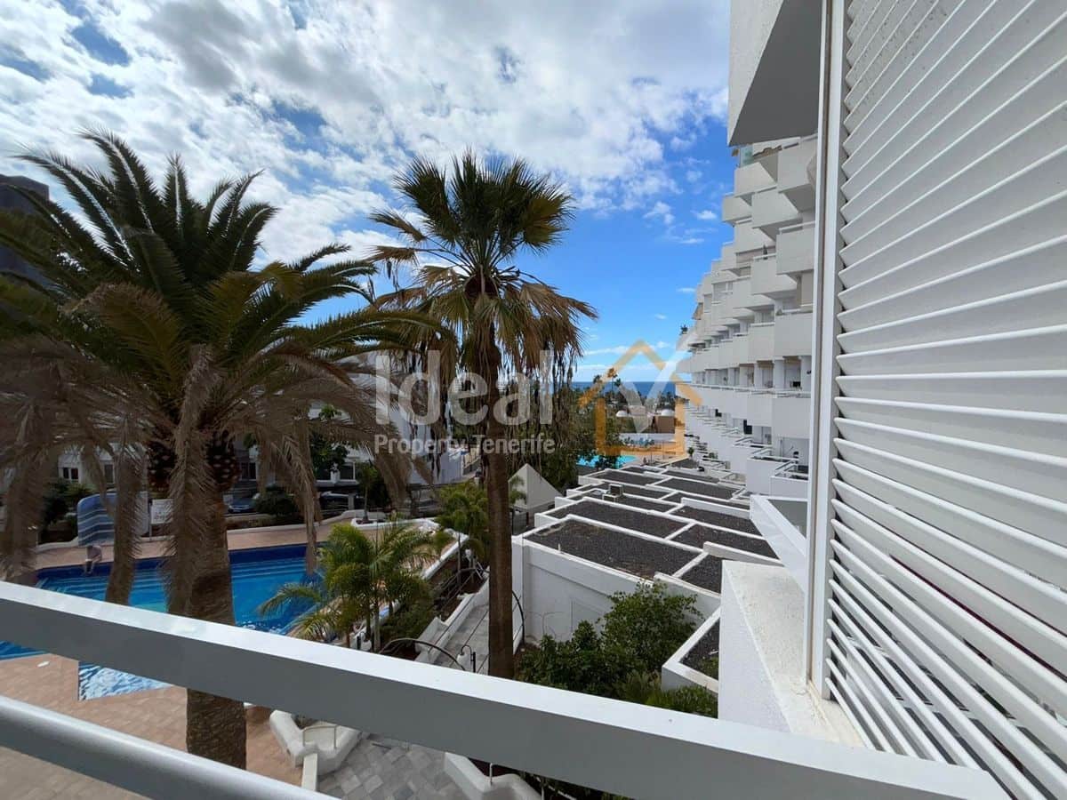 Apartamento de 2 habitaciones en Costa Adeje en venta con piscina - 395.000 € (Ref: 9554554)