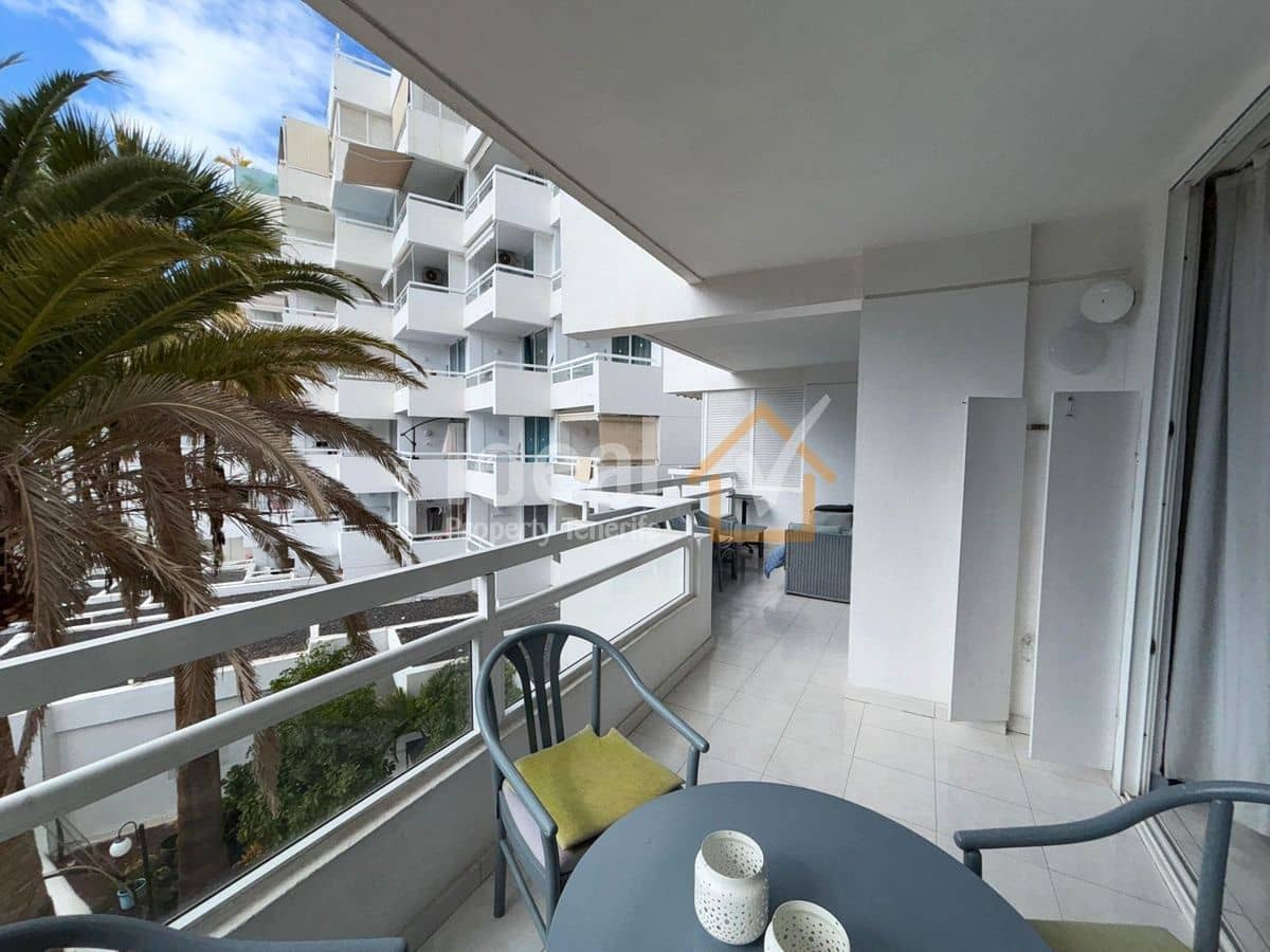 Apartamento de 2 habitaciones en Costa Adeje en venta con piscina - 395.000 € (Ref: 9554554)