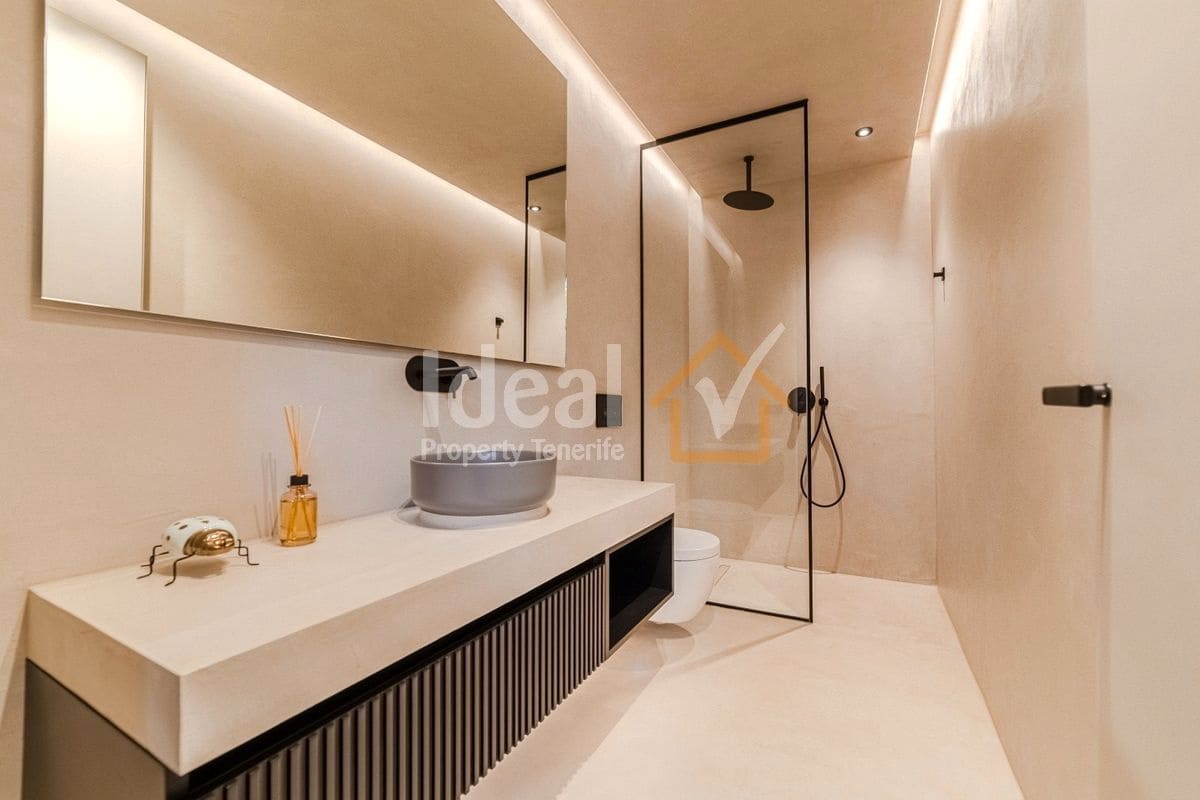 6 sypialnia Willa na sprzedaż w Guia de Isora z basenem garażem - 8 500 000 € (Ref: 9570615)