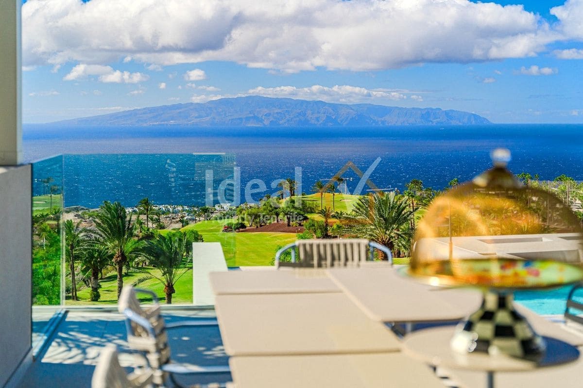 6 sypialnia Willa na sprzedaż w Guia de Isora z basenem garażem - 8 500 000 € (Ref: 9570615)