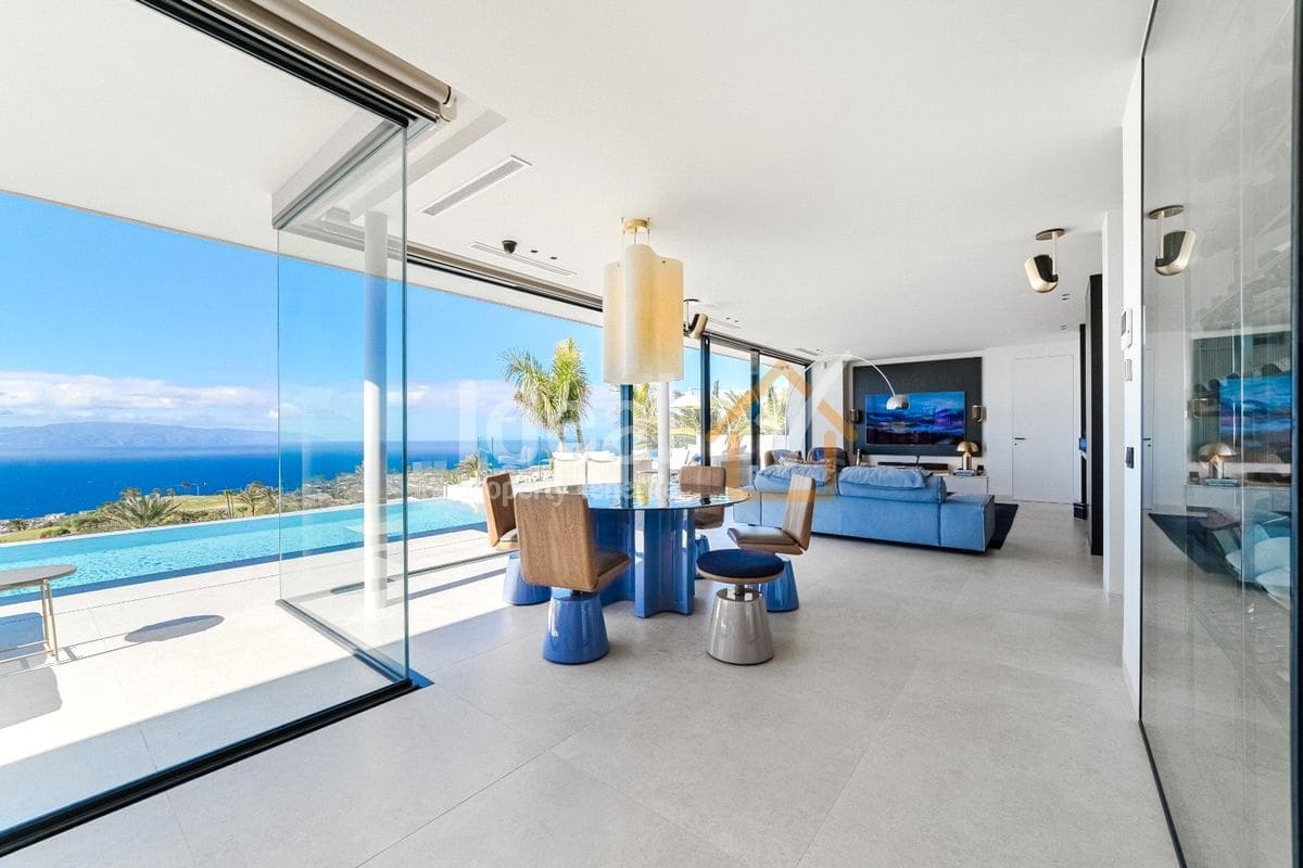 6 sypialnia Willa na sprzedaż w Guia de Isora z basenem garażem - 8 500 000 € (Ref: 9570615)