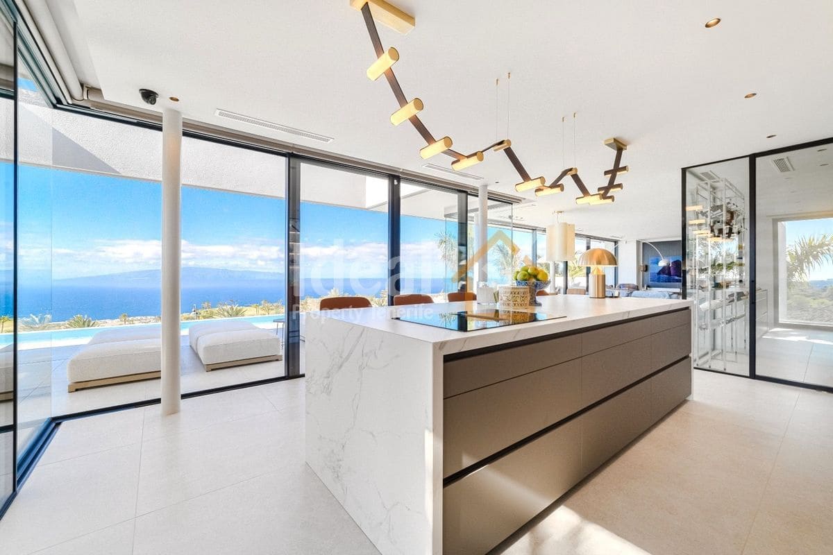 6 sypialnia Willa na sprzedaż w Guia de Isora z basenem garażem - 8 500 000 € (Ref: 9570615)