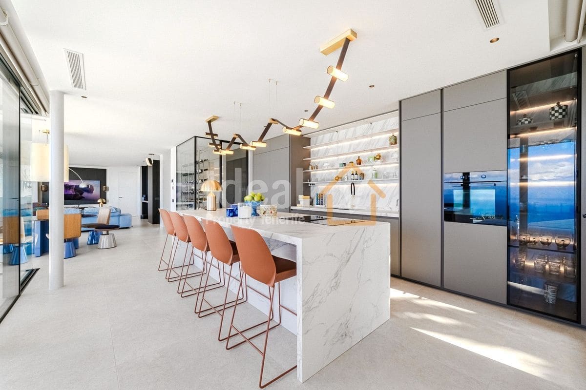 6 sypialnia Willa na sprzedaż w Guia de Isora z basenem garażem - 8 500 000 € (Ref: 9570615)