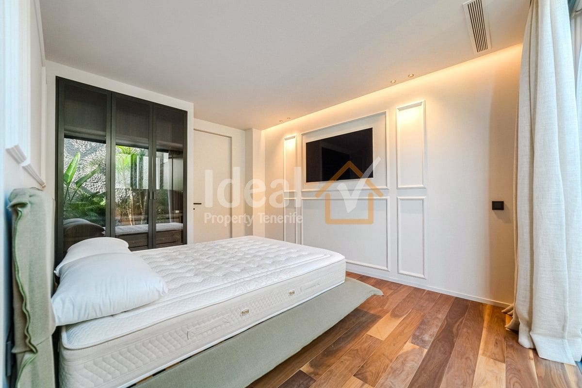 6 sypialnia Willa na sprzedaż w Guia de Isora z basenem garażem - 8 500 000 € (Ref: 9570615)