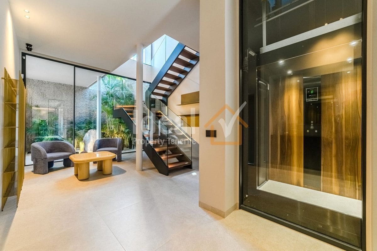 6 sypialnia Willa na sprzedaż w Guia de Isora z basenem garażem - 8 500 000 € (Ref: 9570615)