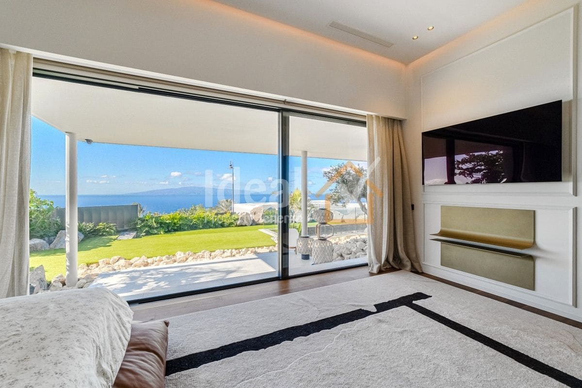 6 sypialnia Willa na sprzedaż w Guia de Isora z basenem garażem - 8 500 000 € (Ref: 9570615)