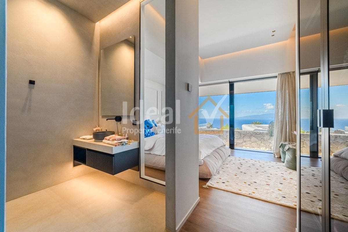 6 sypialnia Willa na sprzedaż w Guia de Isora z basenem garażem - 8 500 000 € (Ref: 9570615)