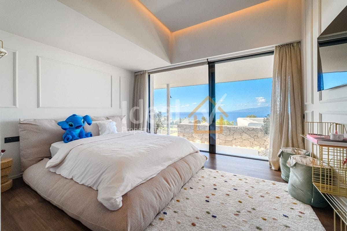 6 sypialnia Willa na sprzedaż w Guia de Isora z basenem garażem - 8 500 000 € (Ref: 9570615)