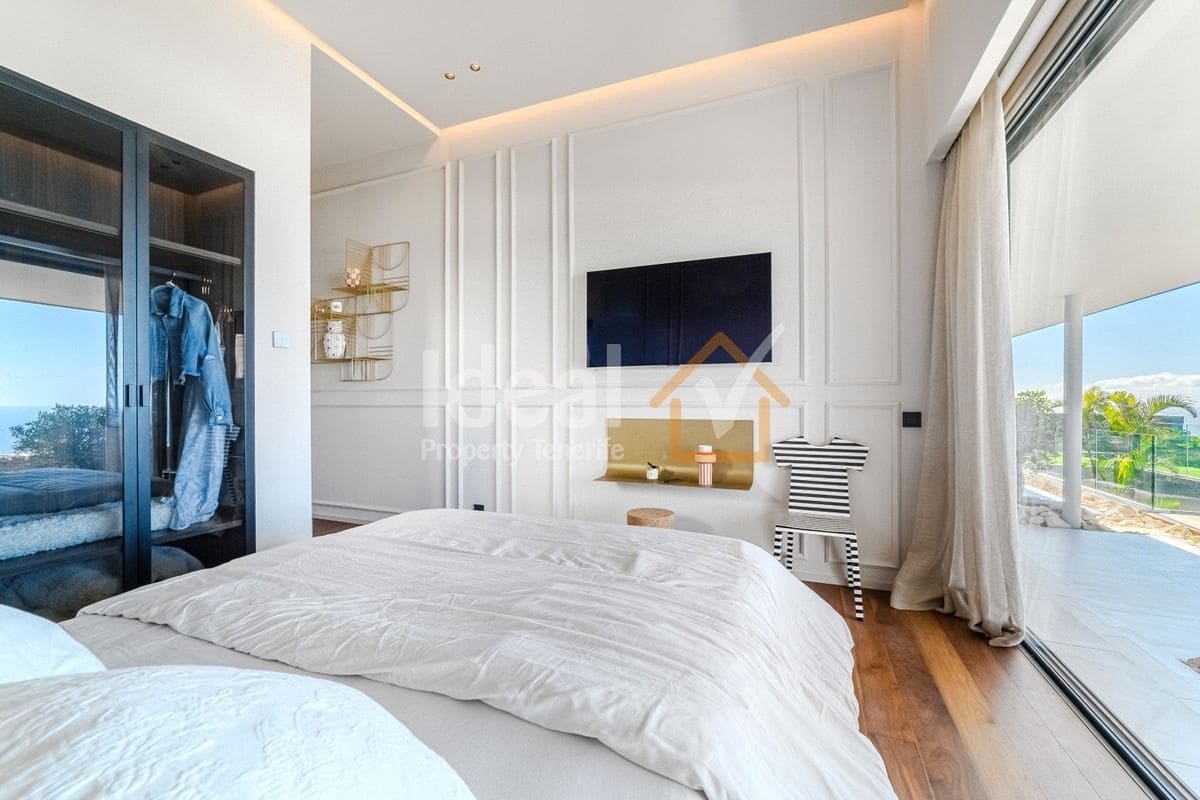 6 sypialnia Willa na sprzedaż w Guia de Isora z basenem garażem - 8 500 000 € (Ref: 9570615)