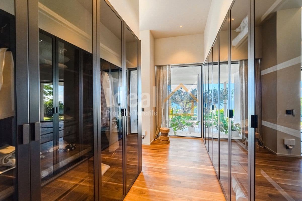 6 sypialnia Willa na sprzedaż w Guia de Isora z basenem garażem - 8 500 000 € (Ref: 9570615)