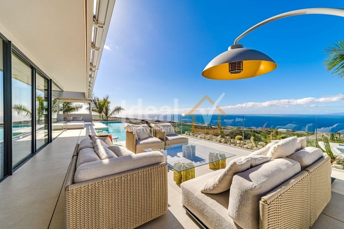 6 sypialnia Willa na sprzedaż w Guia de Isora z basenem garażem - 8 500 000 € (Ref: 9570615)