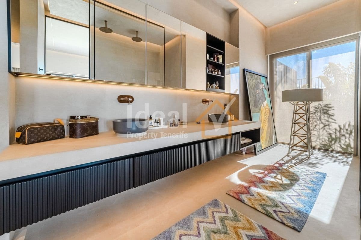 6 sypialnia Willa na sprzedaż w Guia de Isora z basenem garażem - 8 500 000 € (Ref: 9570615)