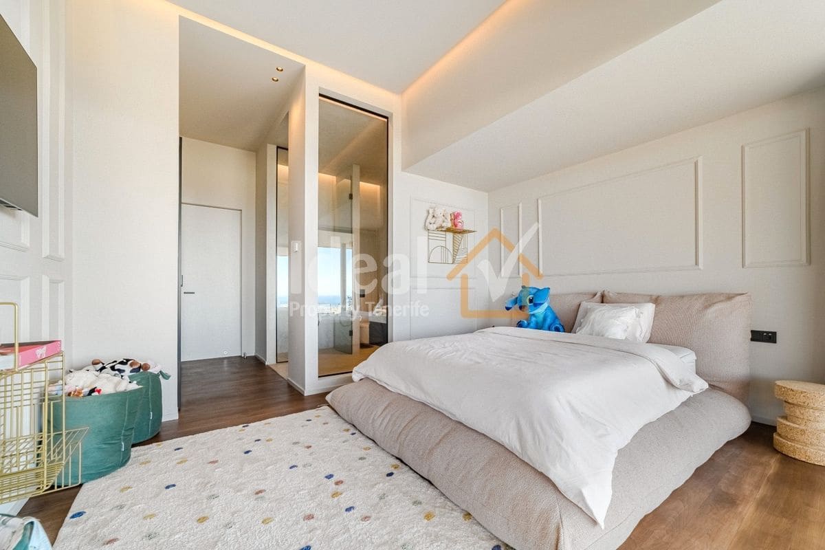 6 sypialnia Willa na sprzedaż w Guia de Isora z basenem garażem - 8 500 000 € (Ref: 9570615)