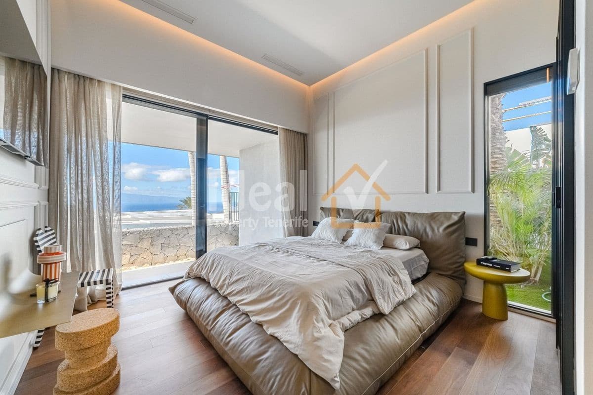 6 sypialnia Willa na sprzedaż w Guia de Isora z basenem garażem - 8 500 000 € (Ref: 9570615)