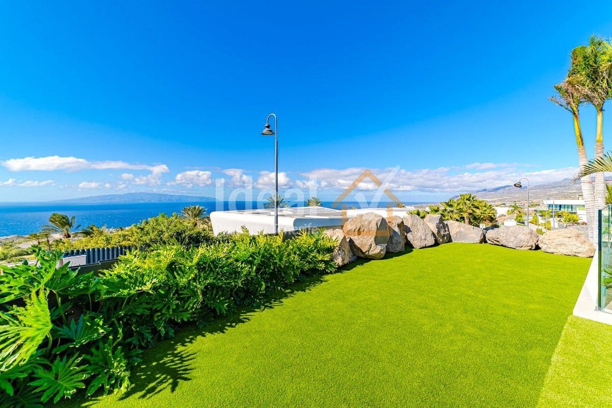 6 sypialnia Willa na sprzedaż w Guia de Isora z basenem garażem - 8 500 000 € (Ref: 9570615)