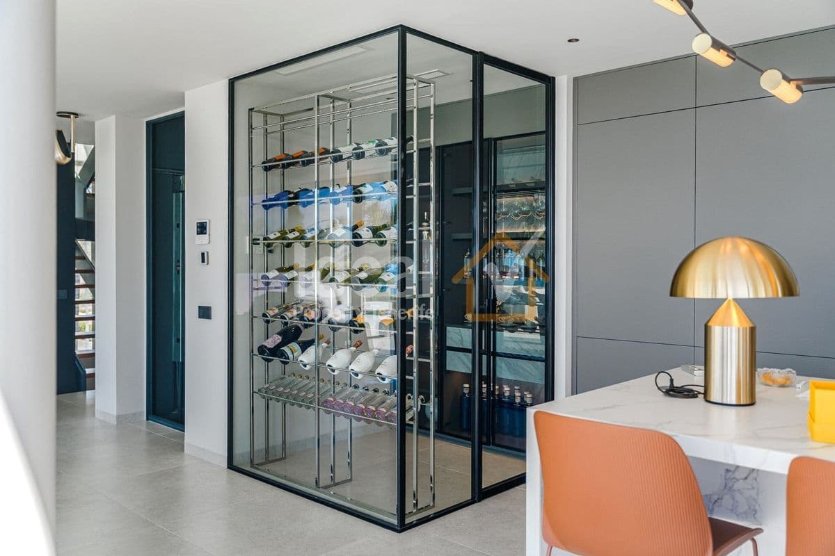 6 sypialnia Willa na sprzedaż w Guia de Isora z basenem garażem - 8 500 000 € (Ref: 9570615)