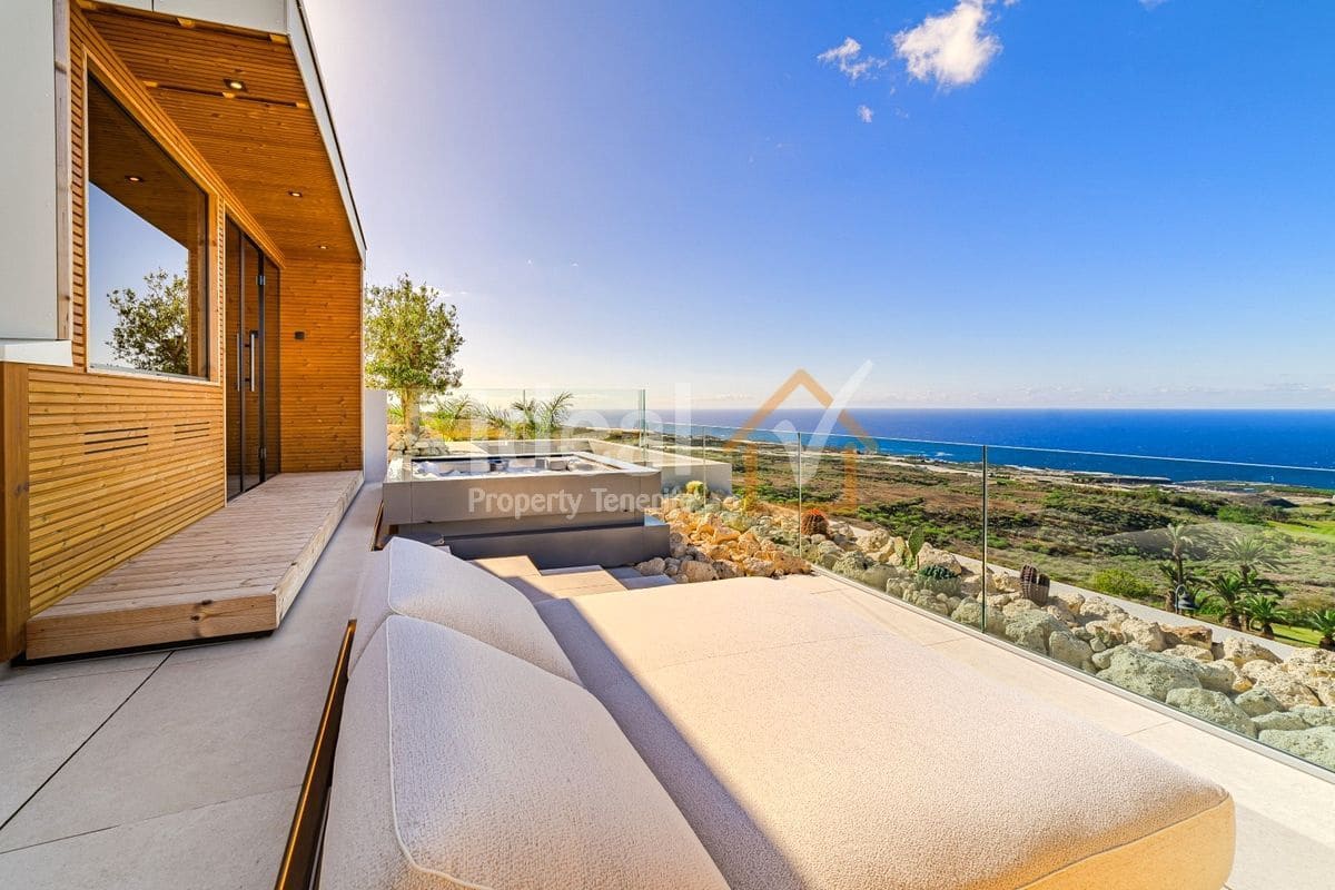 6 sypialnia Willa na sprzedaż w Guia de Isora z basenem garażem - 8 500 000 € (Ref: 9570615)