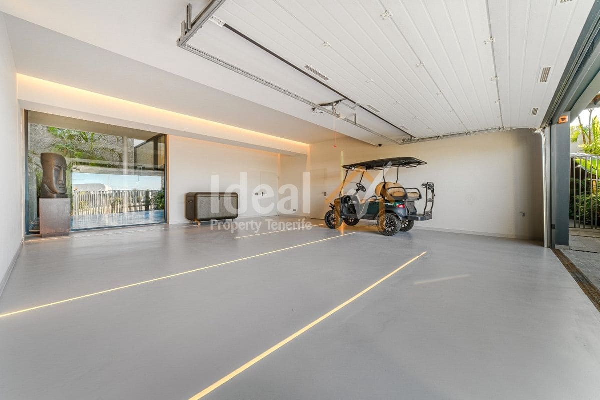 6 sypialnia Willa na sprzedaż w Guia de Isora z basenem garażem - 8 500 000 € (Ref: 9570615)