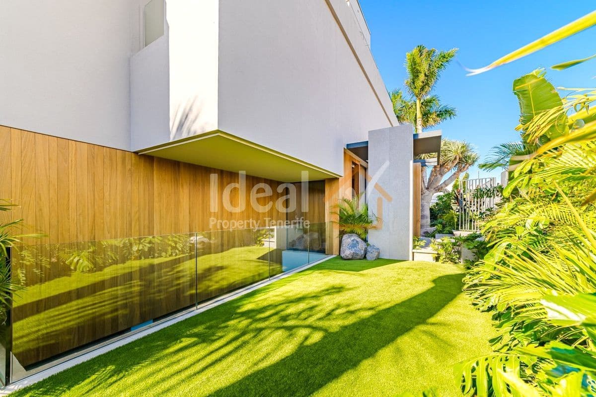 6 sypialnia Willa na sprzedaż w Guia de Isora z basenem garażem - 8 500 000 € (Ref: 9570615)