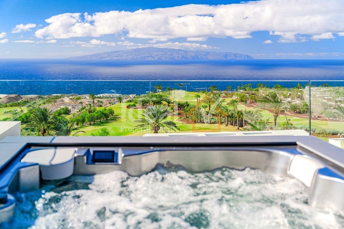 6 sypialnia Willa na sprzedaż w Guia de Isora z basenem garażem - 8 500 000 € (Ref: 9570615)