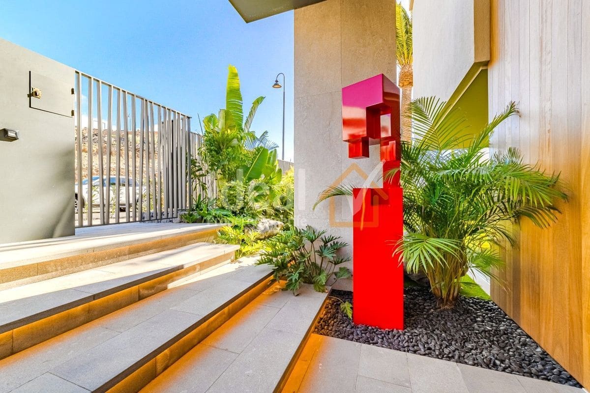 6 sypialnia Willa na sprzedaż w Guia de Isora z basenem garażem - 8 500 000 € (Ref: 9570615)