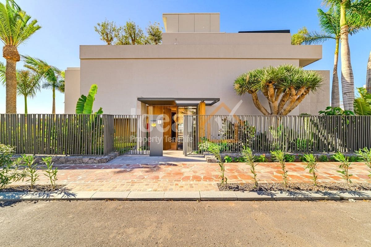 6 sypialnia Willa na sprzedaż w Guia de Isora z basenem garażem - 8 500 000 € (Ref: 9570615)