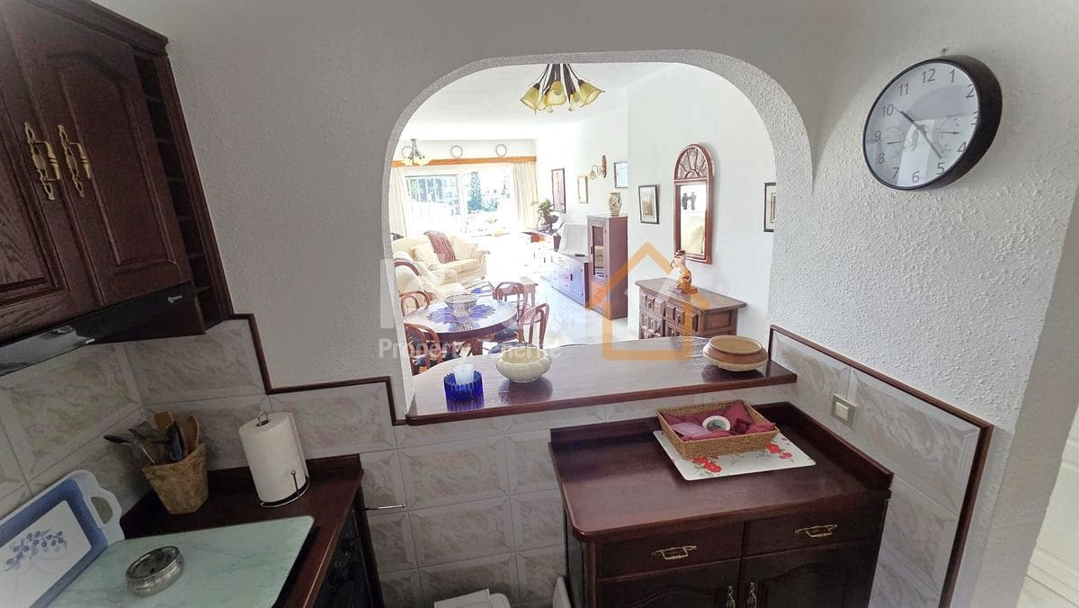 1 makuuhuone Huoneisto myytävänä paikassa Costa Adeje mukana uima-altaan - 421 500 € (Ref: 9585376)