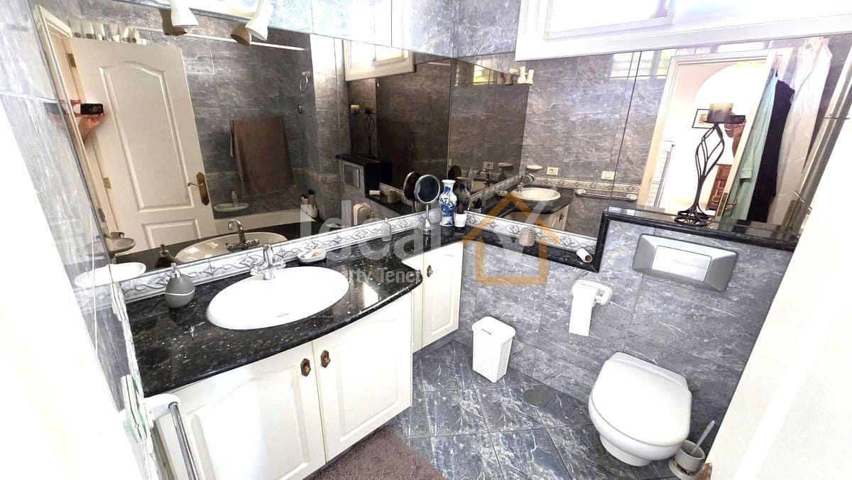 1 makuuhuone Huoneisto myytävänä paikassa Costa Adeje mukana uima-altaan - 421 500 € (Ref: 9585376)