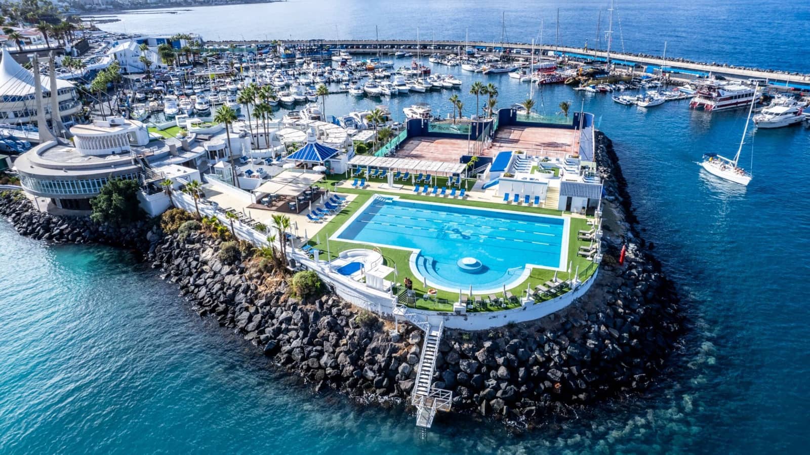 2 sypialnia Dom blizniak na sprzedaż w Costa Adeje z basenem - 710 000 € (Ref: 9610805)