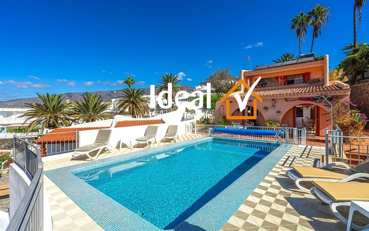 4 quarto Moradia para venda em Costa Adeje com piscina garagem - 1 150 000 € (Ref: 9633831)