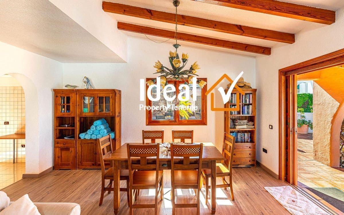 4 quarto Moradia para venda em Costa Adeje com piscina garagem - 1 150 000 € (Ref: 9633831)