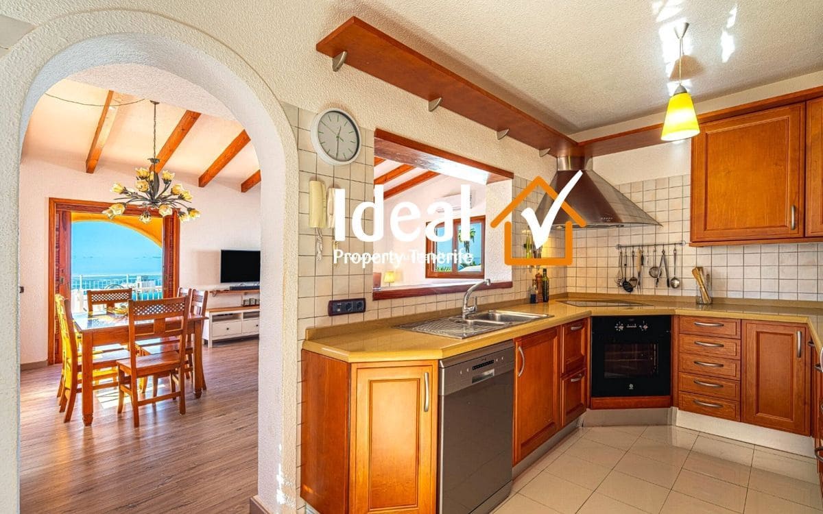 4 quarto Moradia para venda em Costa Adeje com piscina garagem - 1 150 000 € (Ref: 9633831)