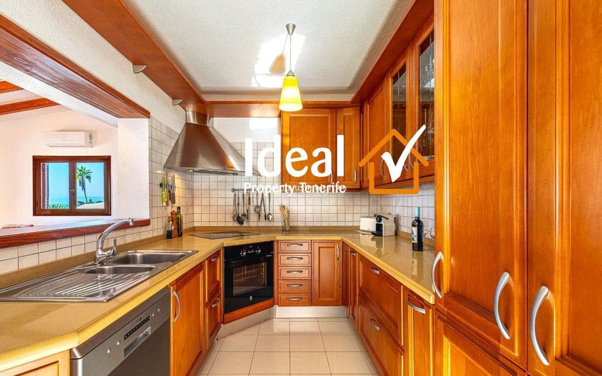 4 quarto Moradia para venda em Costa Adeje com piscina garagem - 1 150 000 € (Ref: 9633831)