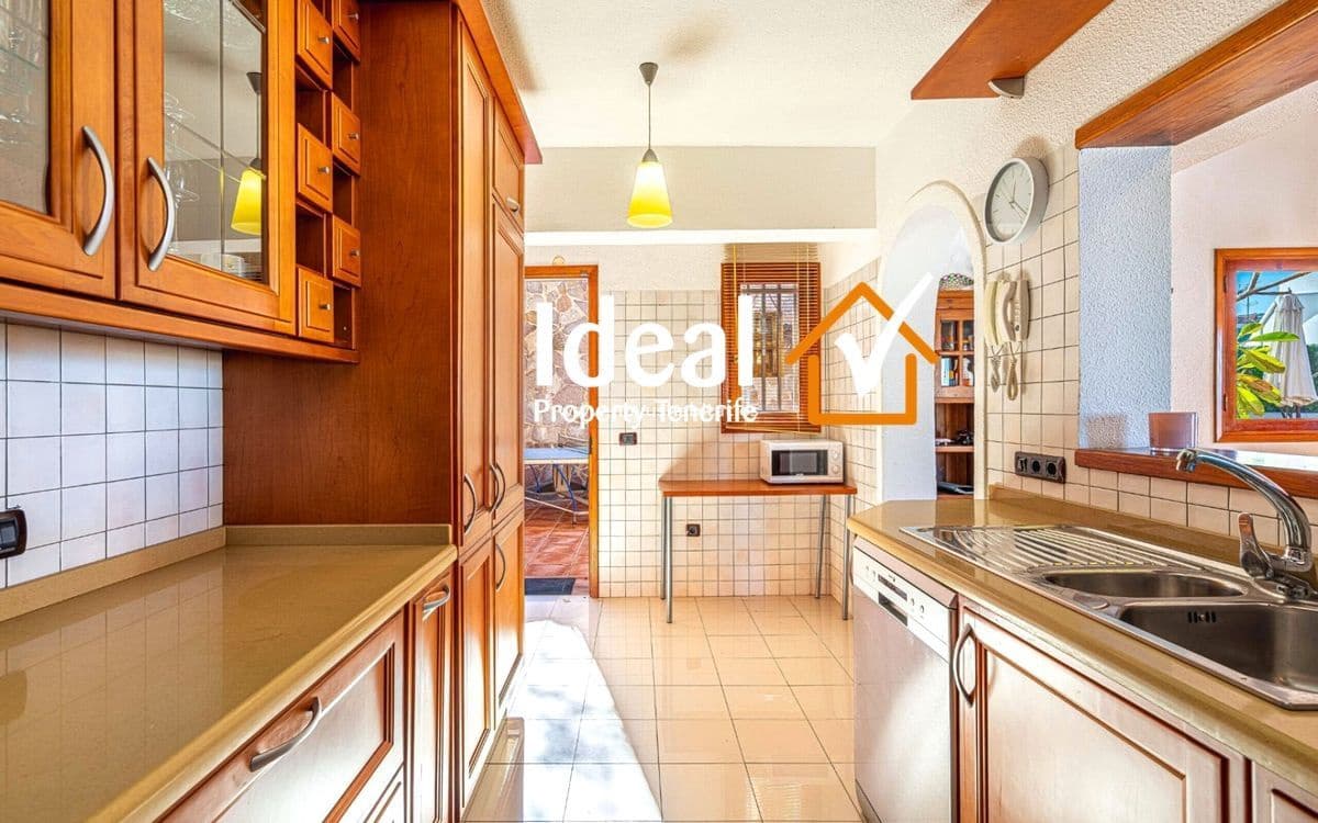 4 quarto Moradia para venda em Costa Adeje com piscina garagem - 1 150 000 € (Ref: 9633831)