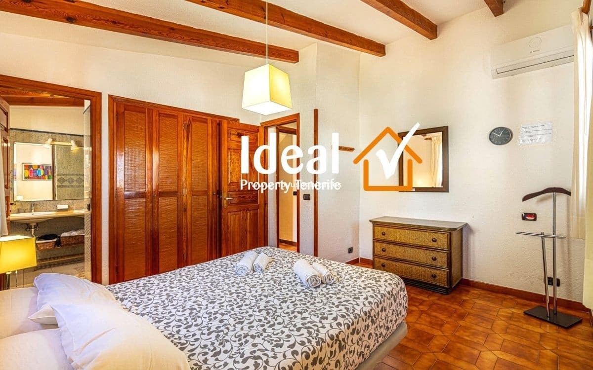 4 quarto Moradia para venda em Costa Adeje com piscina garagem - 1 150 000 € (Ref: 9633831)